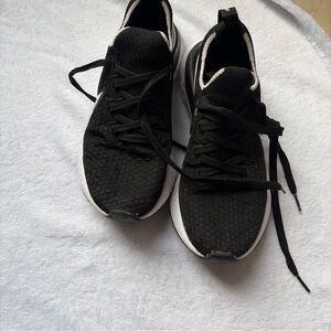 Nike Men's Black Knit Running Sneakers with White Midsole